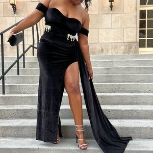 Black velvet formal gown.. Worn once for a wedding